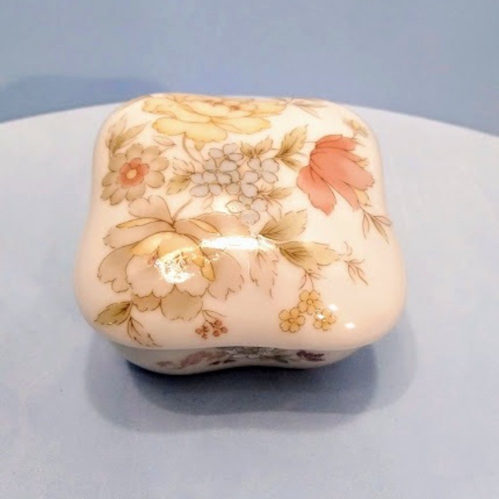 TAKAHASHI JAPAN TRINKET BOX*HAND PAINTED*CERAMIC/PORCELAIN
